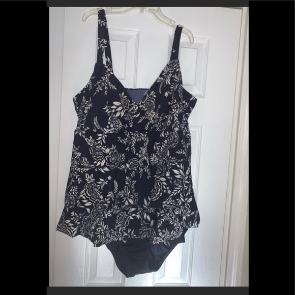 Other - Women’s Navy & White Swimsuit, Size 22W
with built in attached bra